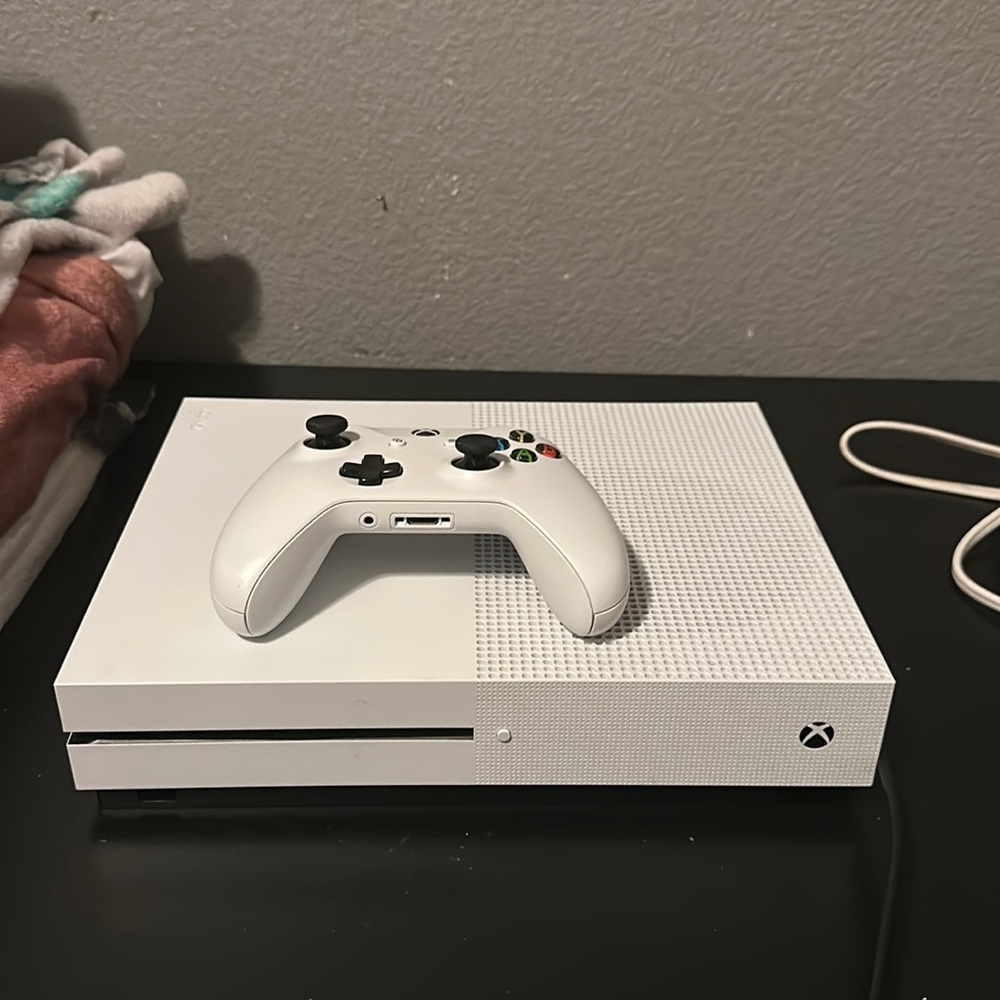 Xbox 1 and controller